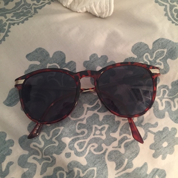 Urban Outfitters Accessories - Urban Outfitters Sunglasses